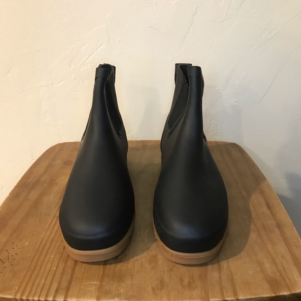 Black Rainboots